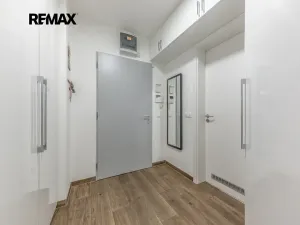 Prodej bytu 2+kk, Praha - Modřany, K Vystrkovu, 62 m2