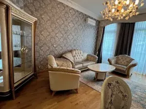 Prodej bytu 4+1, Karlovy Vary, Divadelní náměstí, 145 m2