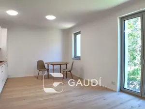 Pronájem bytu 1+kk, Praha - Hrdlořezy, Mezitraťová, 37 m2