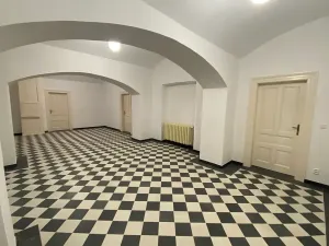 Pronájem kanceláře, Praha - Libeň, Zvonařovská, 56 m2
