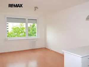 Pronájem bytu 1+kk, Praha - Modřany, Semická, 29 m2