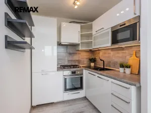 Prodej bytu 2+kk, Praha - Kobylisy, Třebenická, 41 m2