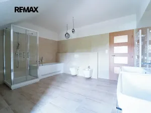 Prodej rodinného domu, Všechlapy, 180 m2