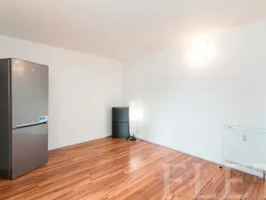 Pronájem bytu 2+kk, Praha - Karlín, Molákova, 42 m2