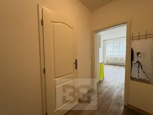 Pronájem bytu 1+kk, Praha - Smíchov, 30 m2