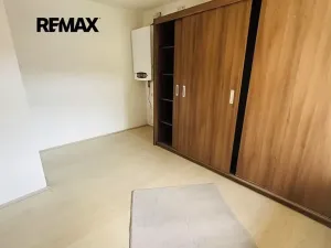 Pronájem rodinného domu, Milovice, 100 m2