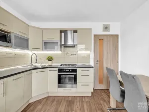 Pronájem bytu 2+kk, Hradec Králové, třída Edvarda Beneše, 49 m2