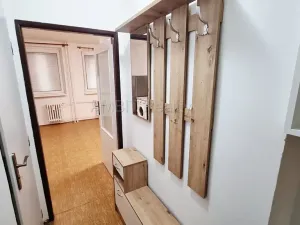 Pronájem bytu 1+kk, Praha - Hloubětín, Šestajovická, 30 m2