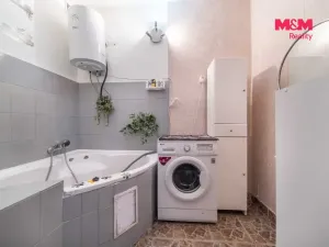 Prodej bytu 3+1, Suchomasty, 74 m2