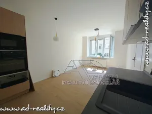 Pronájem bytu 2+kk, Praha - Vršovice, Oblouková, 41 m2