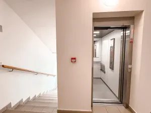 Pronájem bytu 4+kk, Praha - Žižkov, V kapslovně, 101 m2