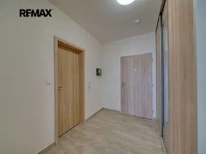 Pronájem bytu 2+kk, Velký Osek, U hřiště, 60 m2