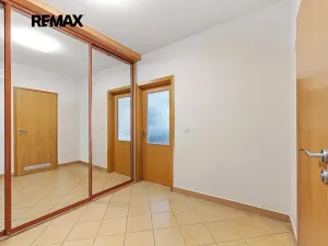 Prodej bytu 2+kk, Praha - Holešovice, Osadní, 54 m2