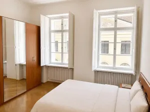 Pronájem bytu 3+1, Praha - Malá Strana, Sněmovní, 85 m2