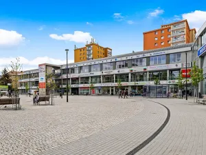 Pronájem obchodního prostoru, Praha - Hloubětín, Poděbradská, 197 m2