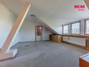 Prodej bytu 3+1, Ostrov, Masarykova, 87 m2