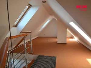 Pronájem kanceláře, Praha - Hloubětín, V Novém Hloubětíně, 162 m2
