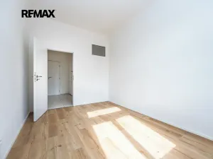 Pronájem bytu 2+kk, Praha - Nusle, Čestmírova, 43 m2