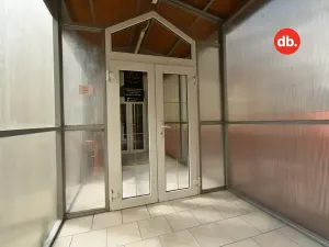 Pronájem komerční nemovitosti, Karlovy Vary, náměstí Republiky, 16 m2