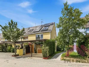 Prodej rodinného domu, Nupaky, K Parku, 160 m2