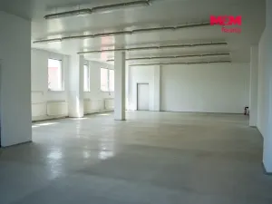 Pronájem kanceláře, Krnov - Pod Cvilínem, Chářovská, 348 m2