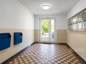 Prodej bytu 2+1, Praha - Kobylisy, Šimůnkova, 46 m2