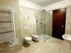 Prodej bytu 2+1, Karlovy Vary, Divadelní náměstí, 90 m2