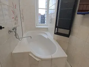 Pronájem bytu 1+kk, Praha - Holešovice, Tovární, 31 m2