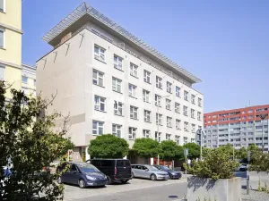 Pronájem garážového stání, Praha - Stodůlky, Petržílkova, 12 m2