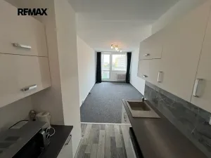 Pronájem bytu 2+kk, Praha - Kamýk, Smotlachova, 44 m2