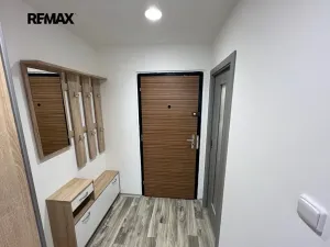 Pronájem bytu 2+kk, Praha - Kamýk, Smotlachova, 44 m2