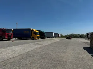 Pronájem komerčního pozemku, Holubice, 4000 m2