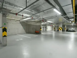 Pronájem garážového stání, Praha - Karlín, Křižíkova, 15 m2