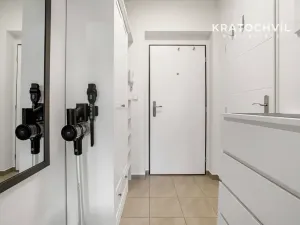 Prodej bytu 2+kk, Jesenice, Na Okruhu, 42 m2