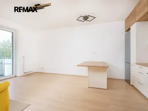 Prodej bytu 2+kk, Jince, Zborovská, 45 m2