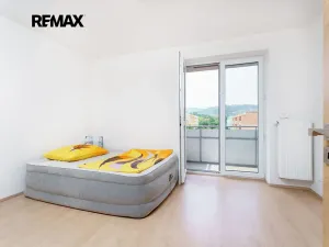 Prodej bytu 2+kk, Jince, Zborovská, 45 m2