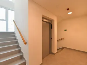 Pronájem bytu 2+kk, Praha - Vysočany, Gerstelova, 52 m2