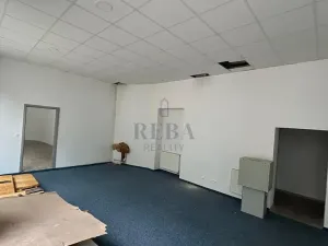 Pronájem obchodního prostoru, Karlovy Vary, Sokolovská, 105 m2