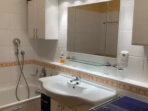 Pronájem bytu 2+kk, Praha - Strašnice, Názovská, 60 m2