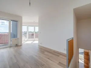 Prodej bytu 2+kk, Praha - Vysočany, Skloněná, 74 m2