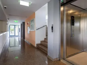 Prodej bytu 2+kk, Praha - Vysočany, Skloněná, 74 m2