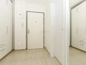 Pronájem bytu 1+kk, Praha - Vysočany, Strnadových, 33 m2