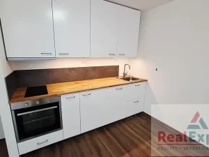 Pronájem bytu 1+kk, Praha - Vinohrady, Máchova, 34 m2