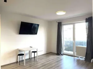 Pronájem bytu 2+kk, Praha, Za černým mostem, 50 m2