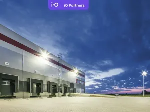 Pronájem skladu, Praha - Horní Počernice, Sezemická, 5000 m2