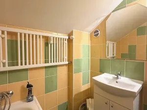 Pronájem bytu 2+1, Praha - Uhříněves, V bytovkách, 44 m2