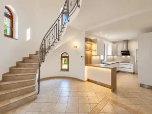 Pronájem vily, Praha, 243 m2