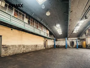 Pronájem obchodního prostoru, Praha - Horní Počernice, Komárovská, 442 m2
