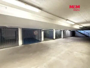 Pronájem garážového stání, Hradec Králové, Na Občinách, 15 m2