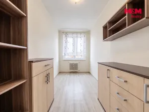 Prodej bytu 3+1, Klášterec nad Ohří - Miřetice u Klášterce nad Ohří, Václava Řezáče, 64 m2